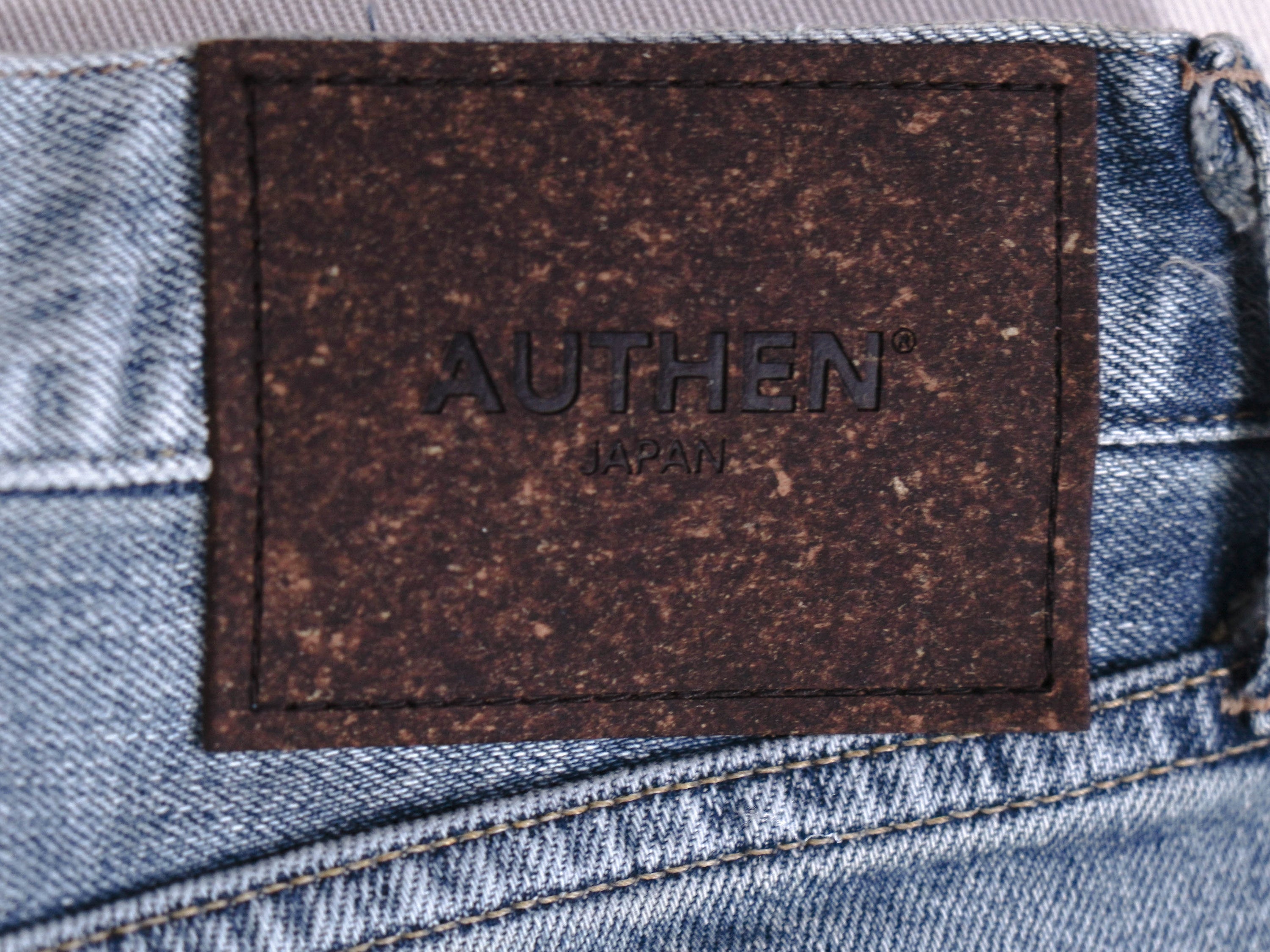 サーキュラーデニム スリムストレート