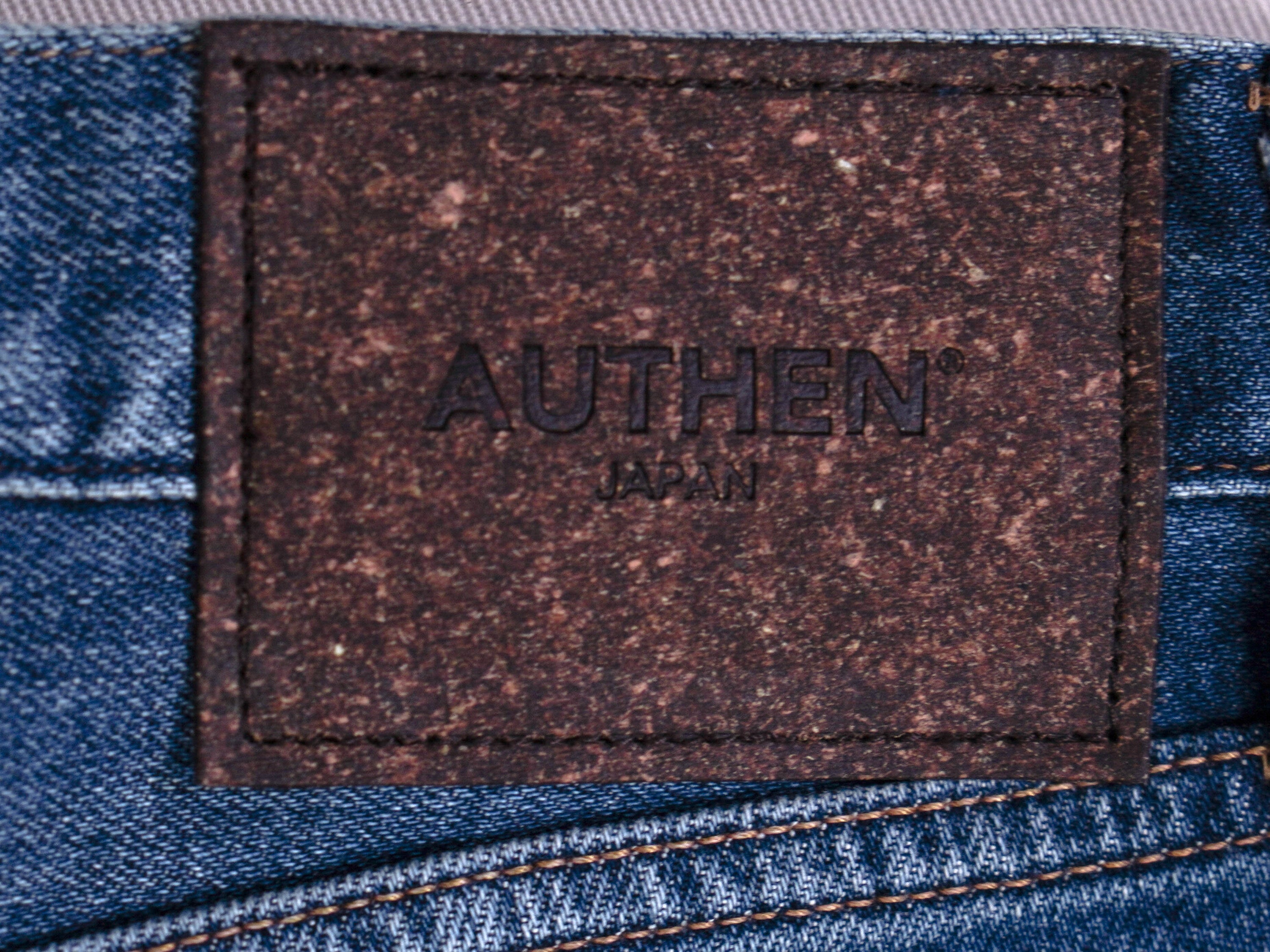 サーキュラーデニム スリムストレート