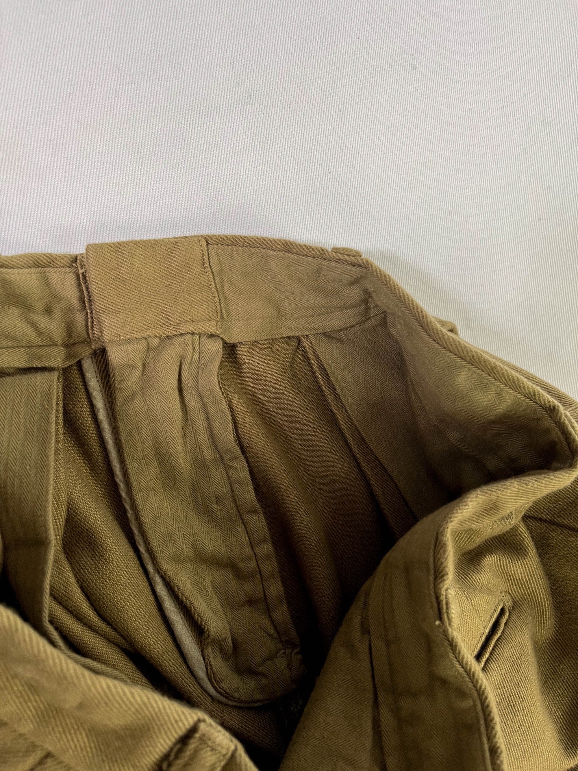 SILKNIZED CHINO TROUSERS (men)