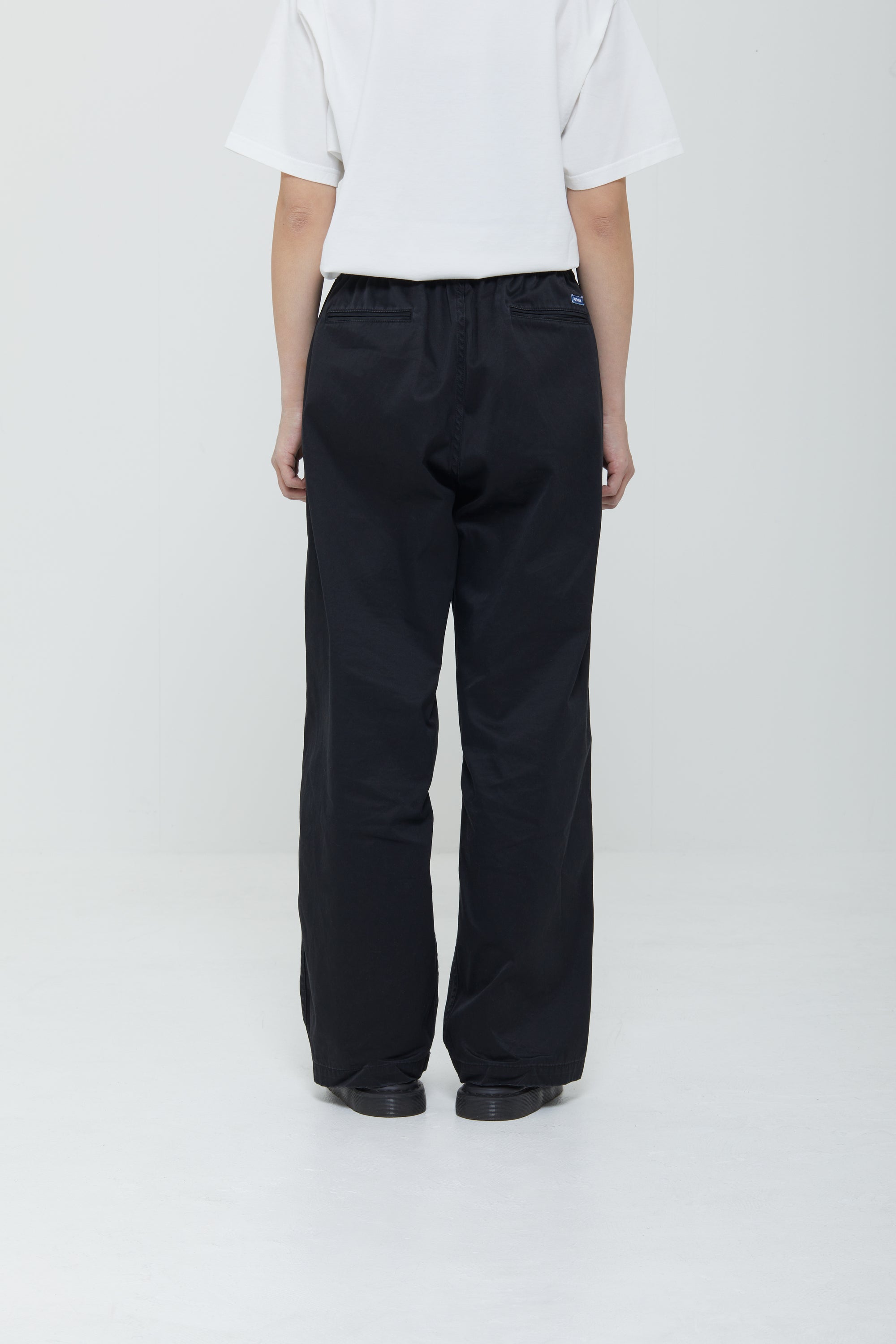 エッセンシャル イージーパンツ