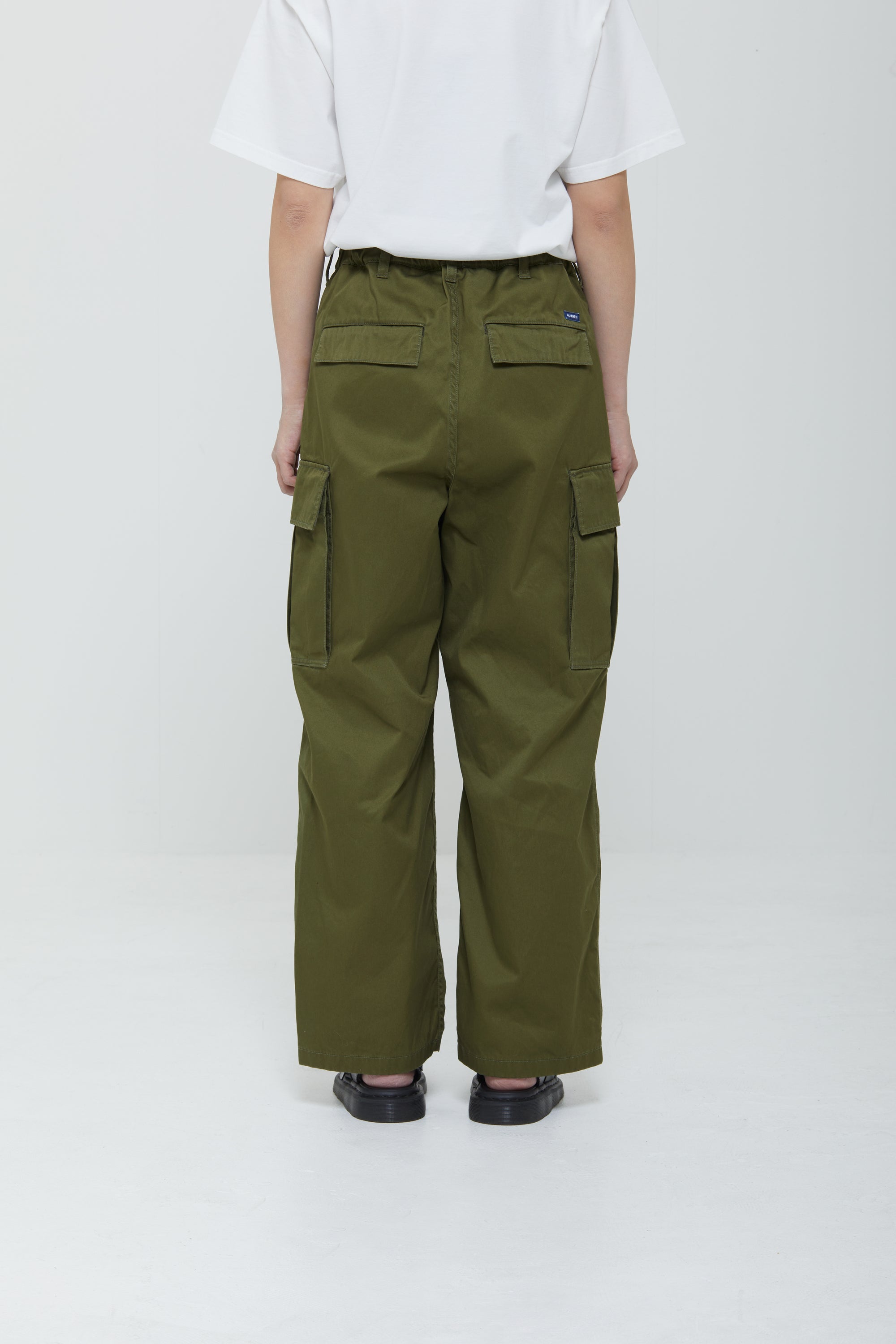 エッセンシャル ワイドカーゴパンツ