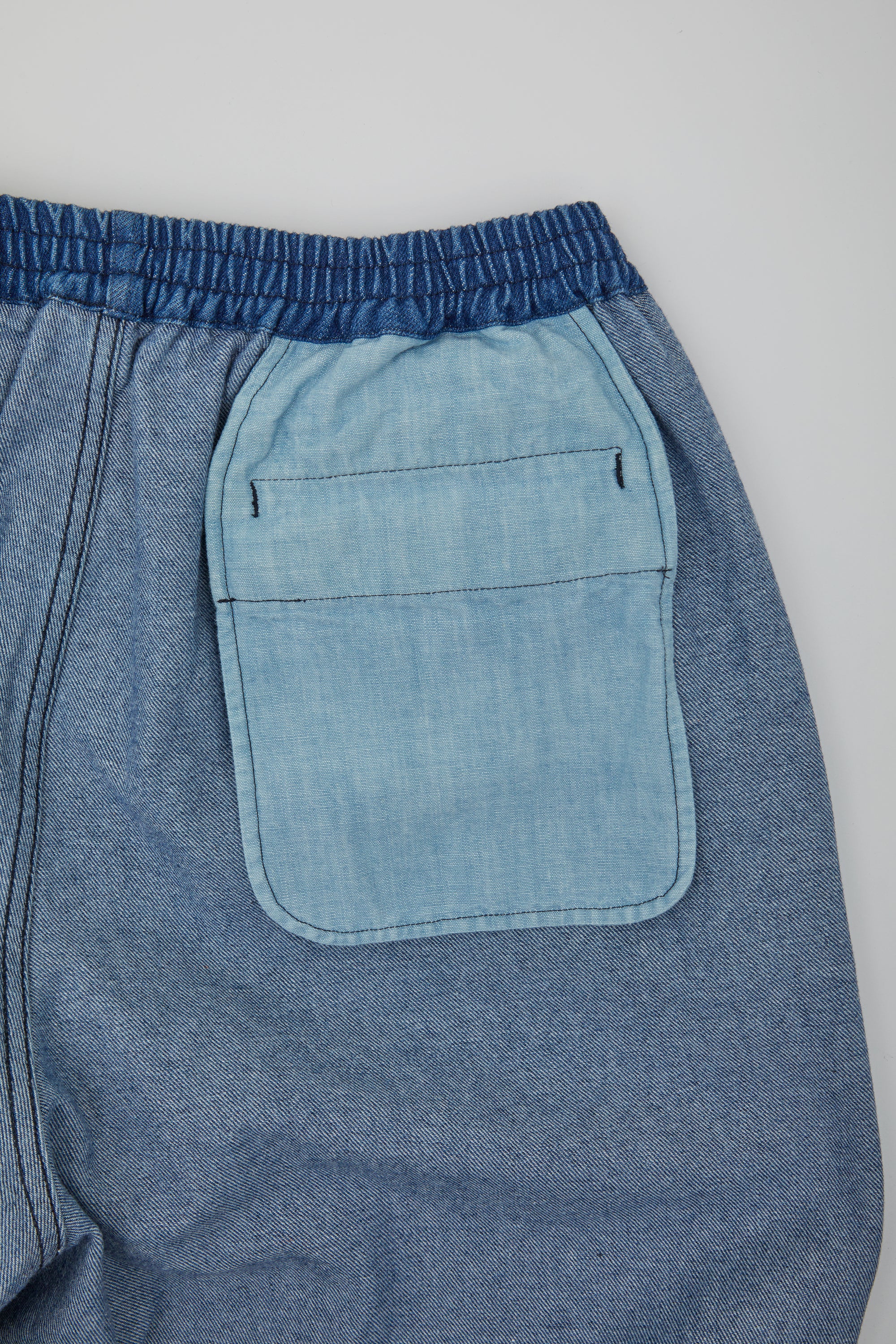 エッセンシャル イージーパンツ